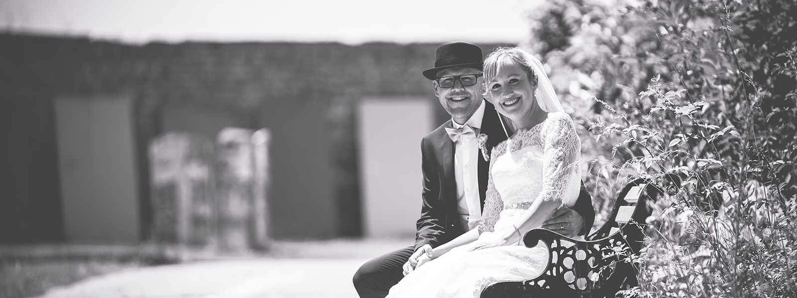 Hochzeitspaar bei Sonnenuntergang in Regensburg